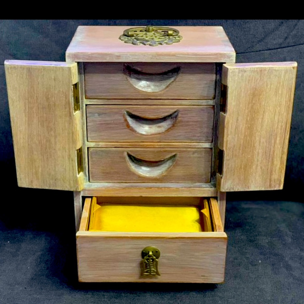 Vintage Chinese Jewelry box with lock and key